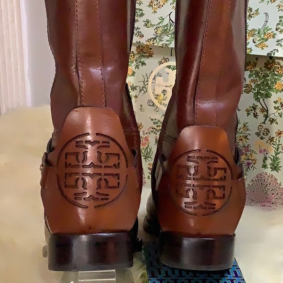 Tory Burch Stunning Leather Boots - Picture 3 of 16